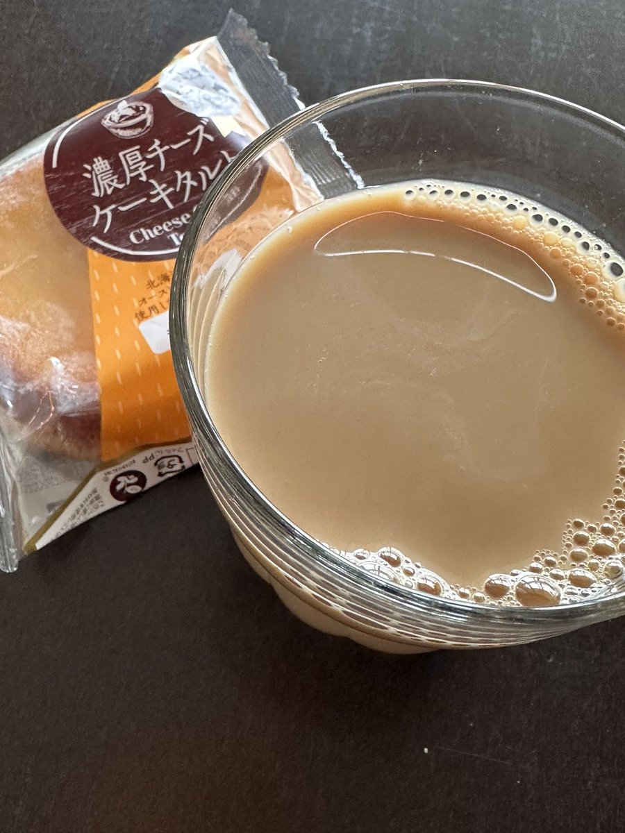 ケニア🇰🇪のピンクフラミンゴを
牛乳割りです。合うね☺️
#CoffeeLover
#CoffeeTime
#coffee
#珈琲のある暮らし
#珈琲
#コーヒー