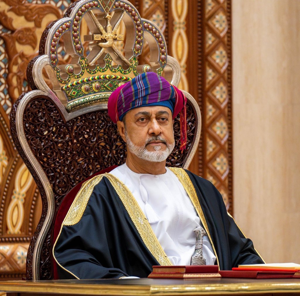 #رسمياً

البرلمان العربي يمنح جلالةِ السُّلطان #هيثم_بن_طارق سلطان عمان "وسام القائد" وهو أعلى وسام يمنحه البرلمان للقادة العرب؛تقديرًا وعرفانًا لجهود جلالتِه الخيّرة في خدمة قضايا الأمة العربية ومساعيه الحثيثة في دعم العمل العربي المشترك.