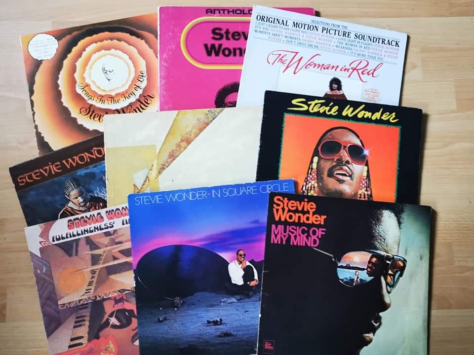 Happy birthday to a true legend who has captured our hearts for decades ❤️❤️❤️ Master Stevie Wonder is 74 today 🎉🎉🎉 What's your favourite track by this incredibly talented singer, songwriter, producer and musician?