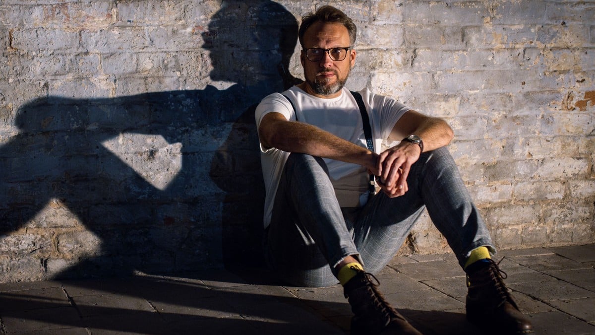 Ent_Focus's tweet photo. New music alert! @RobVincentMusic previews new album 'Barriers' with 'The Hard Way' https://t.co/fyKKezrBGn #RobertVincent https://t.co/NCjMH6i2ic