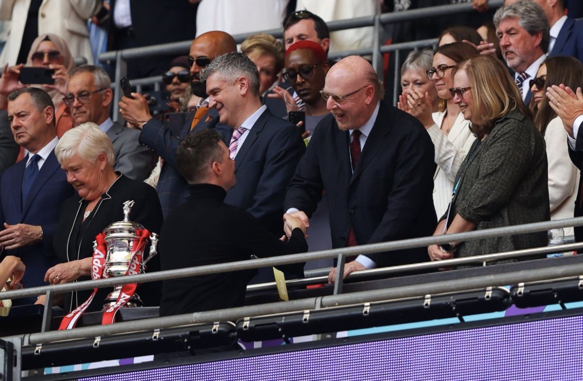 🚨Avram Glazer on being at Wembley: 'It's a great day and I'm happy to be here. I wouldn't have missed it. I LOVE United.' 

🤨 🤨