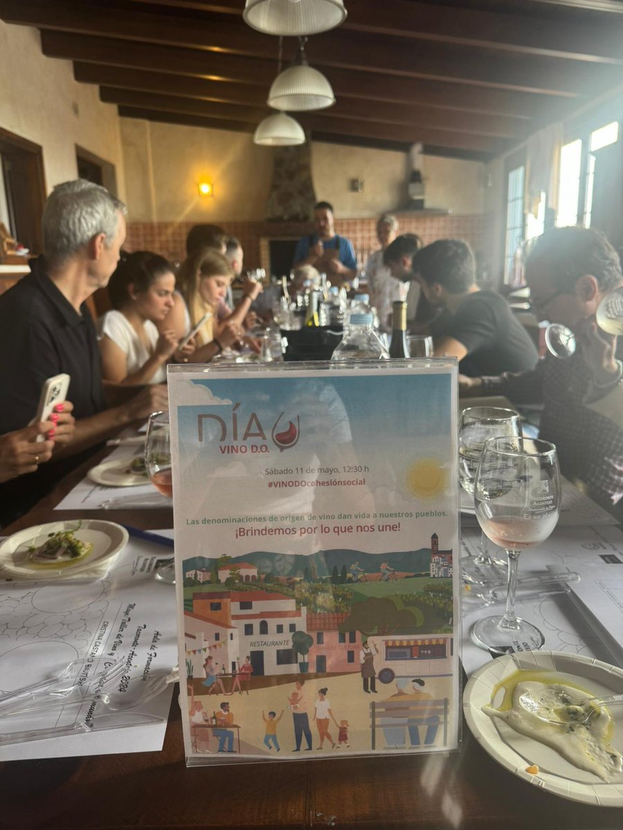 Algunos momentos de la celebración del “Día Vino DO” en Tacoronte-Acentejo

“La contraetiqueta es el DNI del vino”🍷
Tacoronte-Acentejo, tu vino tu comarca #winelover #vino #wine #Km0 #tacoronteacentejo #tenerife
#canarywine #comarca #sostenibilidad #cultura #VINODOcohesionsocial