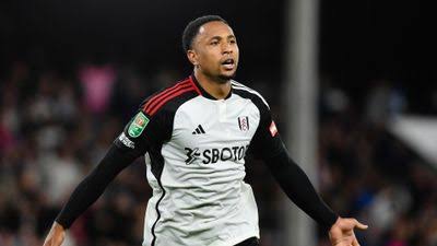 ÖZEL | Fenerbahçe, Fulham ile sözleşmesi bu sezon sona erecek 28 yaşındaki Hollandalı sağ bek Kenny Tete'nin durumunu takip ediyor.