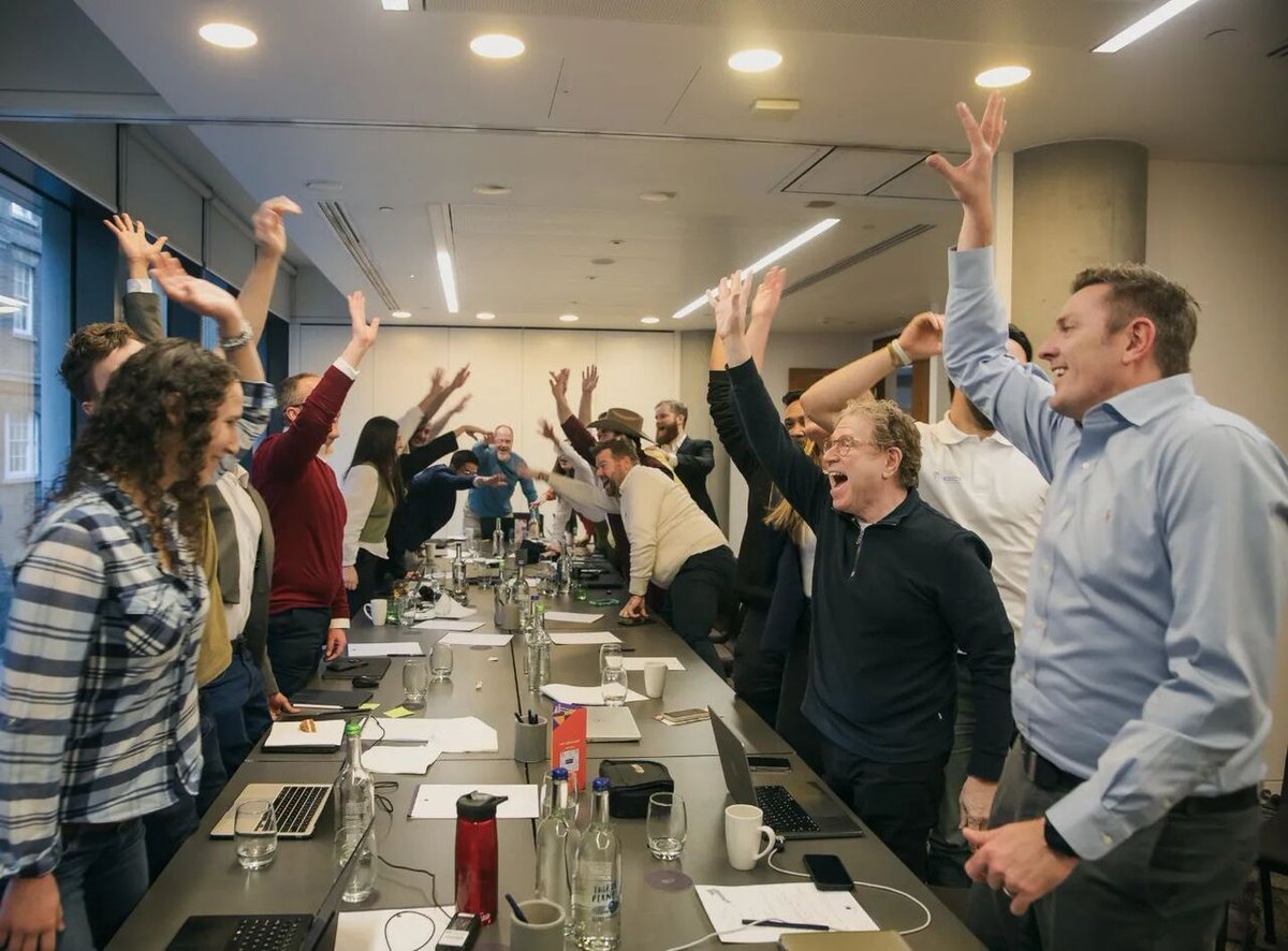 If this is your vibe, then you need @filmfolk for your next corporate event!✨ Ditch the tired conference pics! This week's all about capturing the energy and making connections pop, not boring snapshots. Level up your company's conference game with epic photos & videos by @…