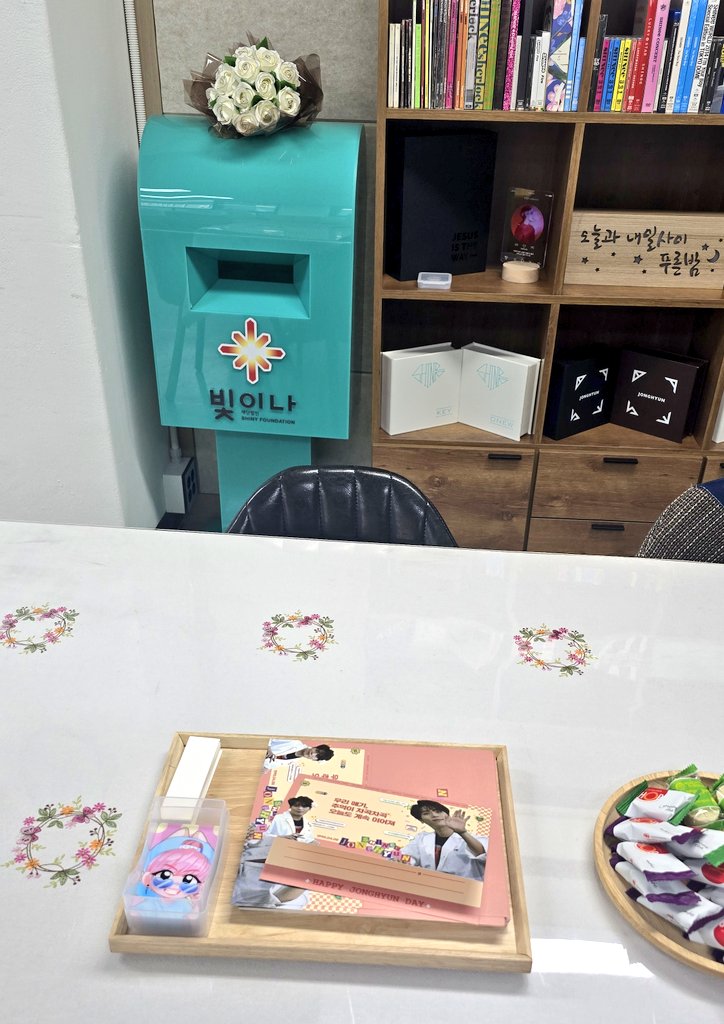 늘 그 자리에 tweet media