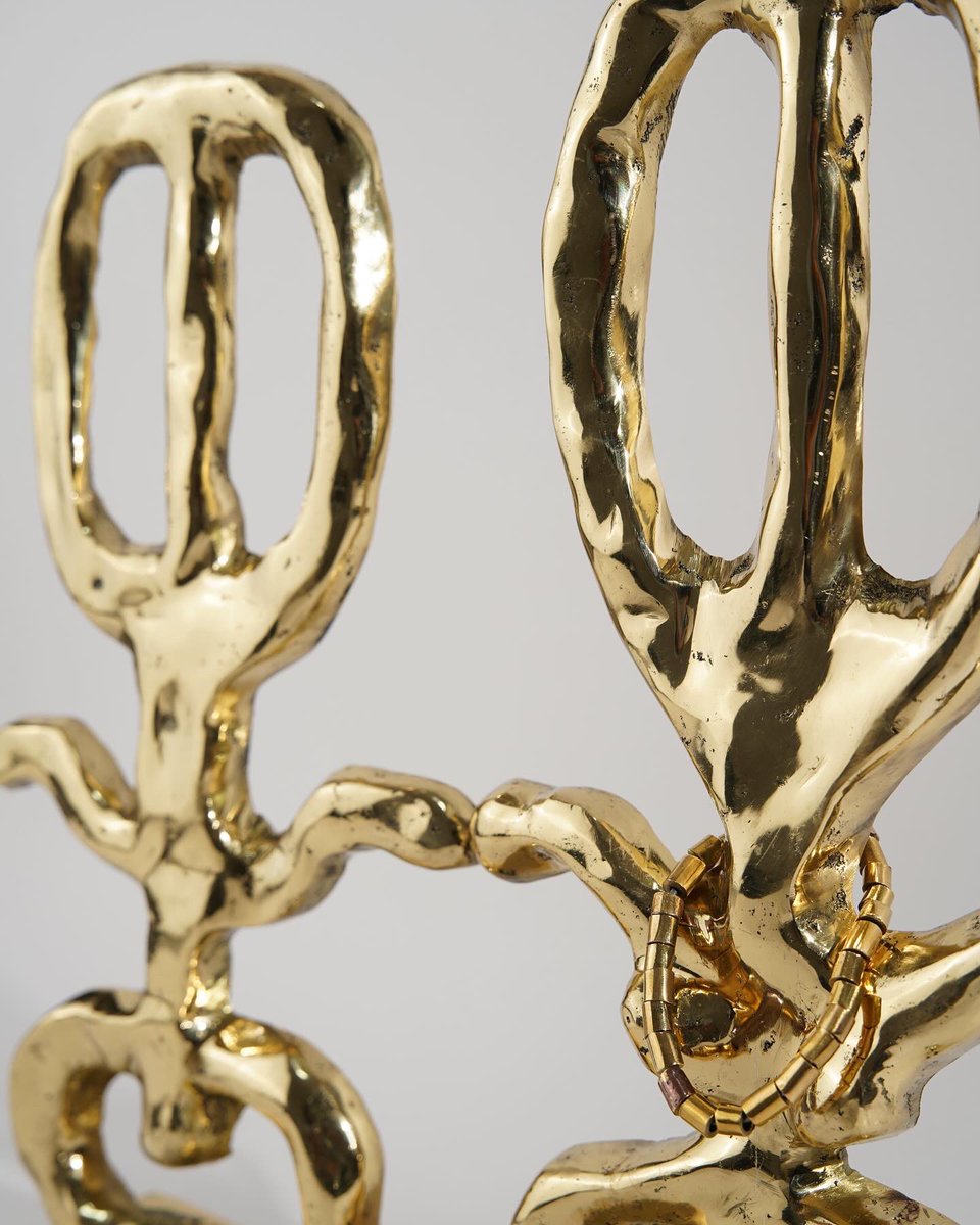 ms_hanie's tweet photo. This bronze #sculpture is sequel to the symbol created on my artwork (3rd slide) which features symbols of a pair of #twins: male &amp; female.
Here’s my modern take on #Ibeji, which are usually wooden carved sculptures, used to memorialise departed twins

Artwork- Haneefah Adam https://t.co/qKrOotmn8o