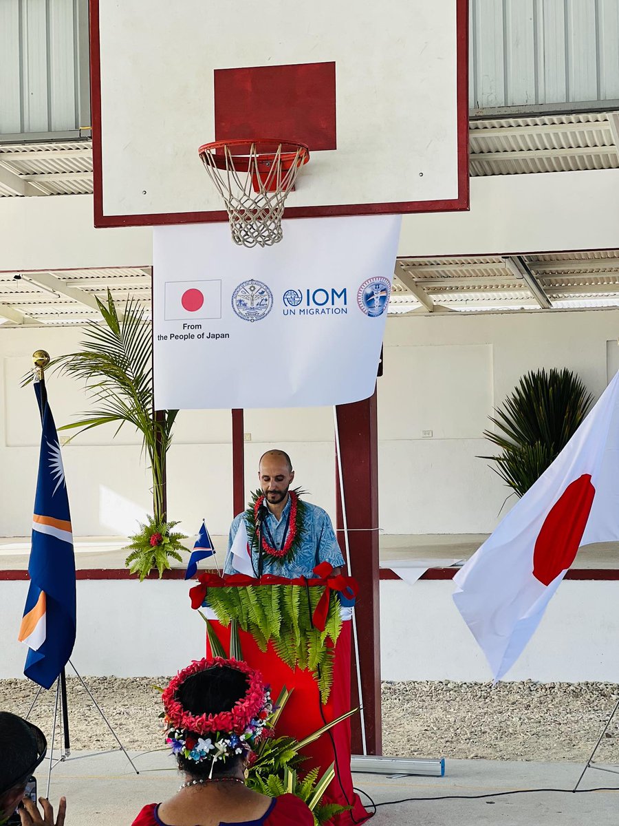IOMNorthPacific's tweet photo. 💧Thanks to @JapanGov support, we are enhancing #WASH facilities in🇲🇭! We recently delivered a 1500gal water catchment &amp; handwashing station to #MajuroAtoll Local Gov't. This is just 1 of 2⃣4⃣ being installed to boost water accessibility &amp; resilience during droughts &amp; pandemics. https://t.co/q1GDpV8qeh