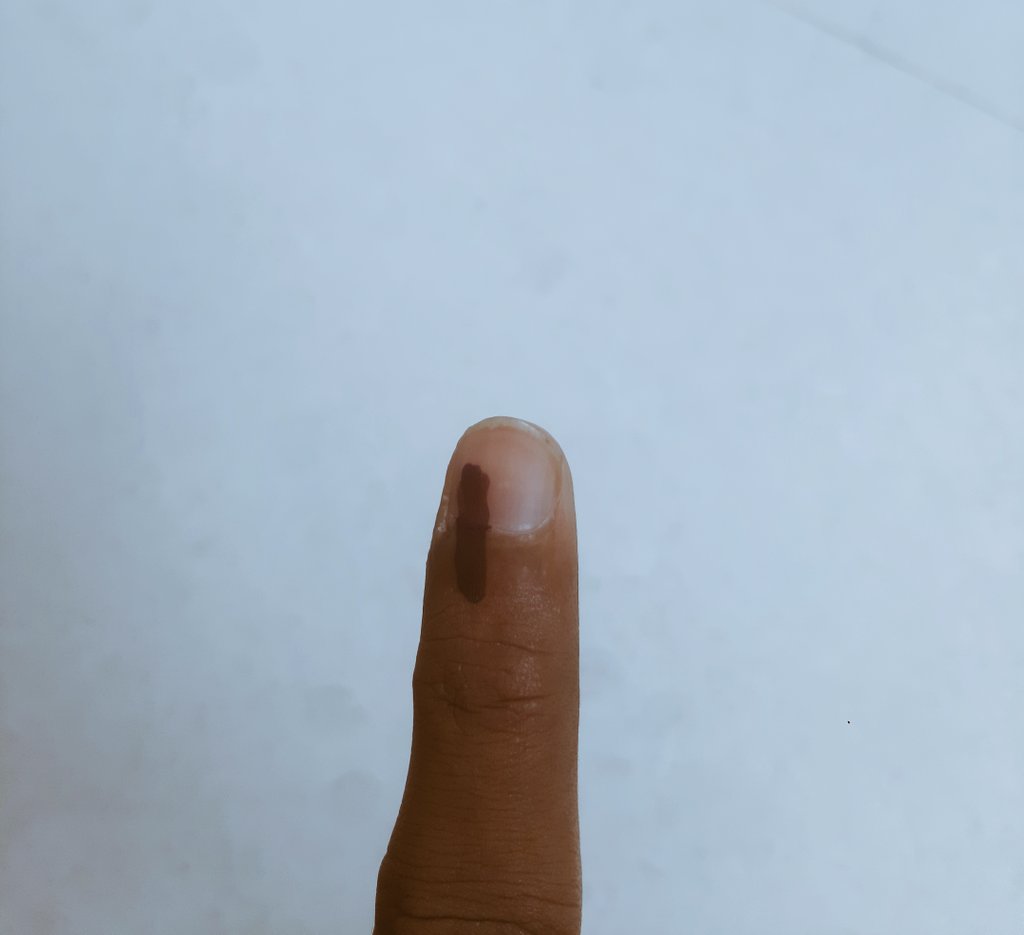 Abhya__'s tweet image. पहिलाच vote होता म्हणून कमी शाई लावली वाटत🥲
#DoVote