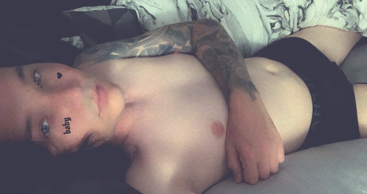 SoloSombos's tweet photo. I started growing my hair out around 2020, emo era part 7 https://t.co/S3G9Zvxq66