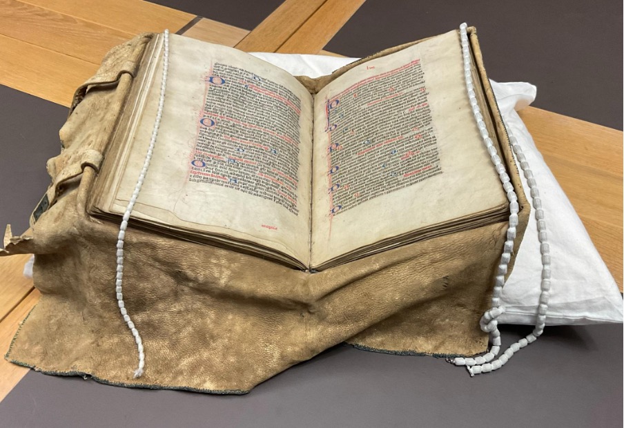 📢New blog post!  A two-parter by our eight wonderful student collaborators on the ‘Understanding Medieval Manuscripts’ project: Ella Carroll, Laura Dicker, Hannah Fraser, Tom Hitchin, Bethan James, Anna Lochhead, Elle Norrish & Sofia Ali-Shah. Part One👇

sites.exeter.ac.uk/medievalstudie…