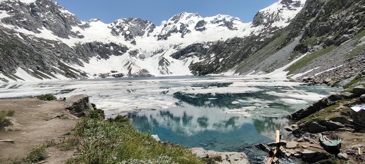 Ch_Umii's tweet photo. @Pakistaninpics @GBTourism_ @incrediblegbpak @yousafakhtar72 @BakhatNasr @AMAZlNGNATURE @DigiFusion24 @SanaaTauseef Katora Lake Jahaz Banda June 2023 https://t.co/t3YAm9yDie
