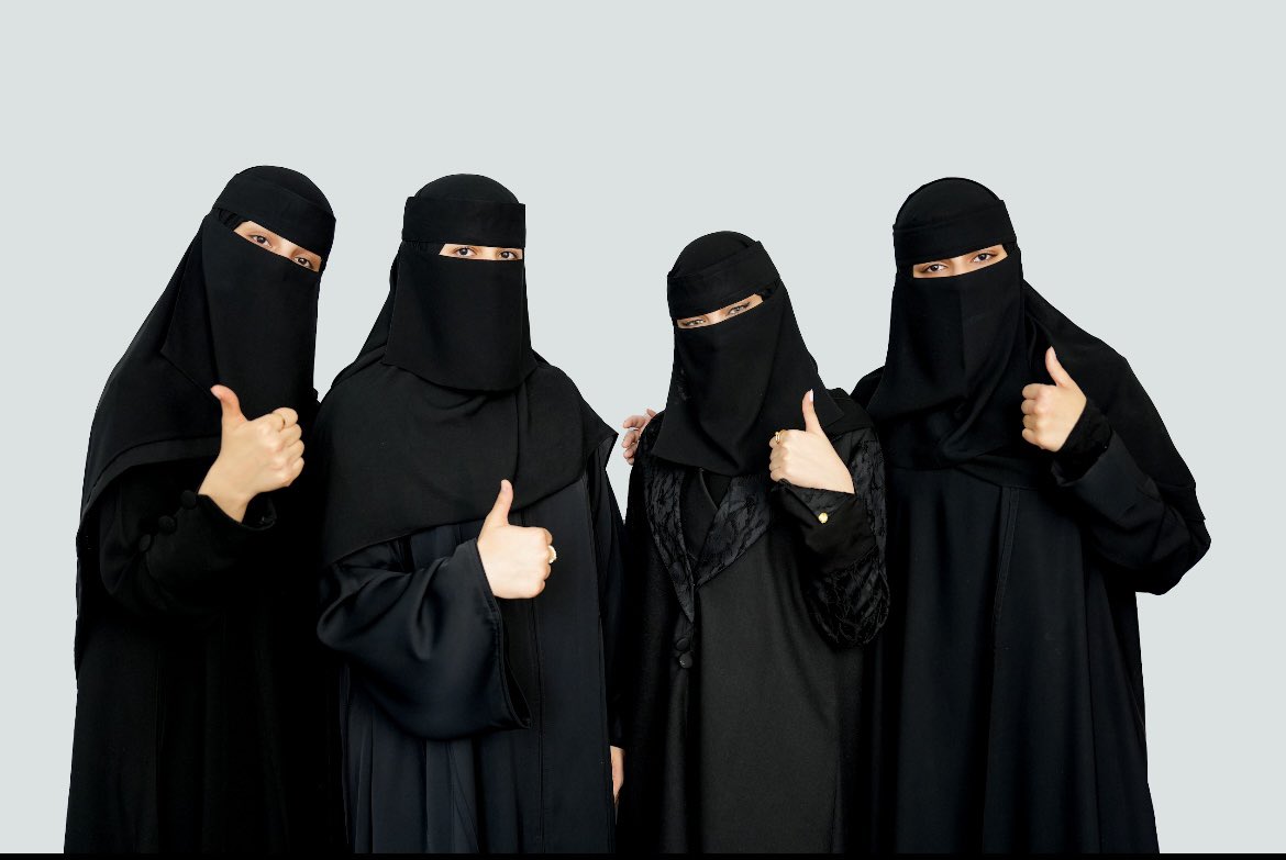 __m12q's tweet photo. أنا فخورة جداً بفريقي الذي يتحدى الصعاب بروح الوحدة والتضامن نحن دائماً مع بعضنا البعض ندعم بعضنا ونساند بعضنا وهذه الروح هي التي تجعلنا لا نعجز عن تحقيق النجاح فريقنا ليس مجرد مجموعة من الأفراد بل هو عائلة واحدة تتماسك في وجه التحديات أنا أعتز وأشعر بامتنان كبير لأنني جزء منه 🤍 https://t.co/OzbMzwwBdP
