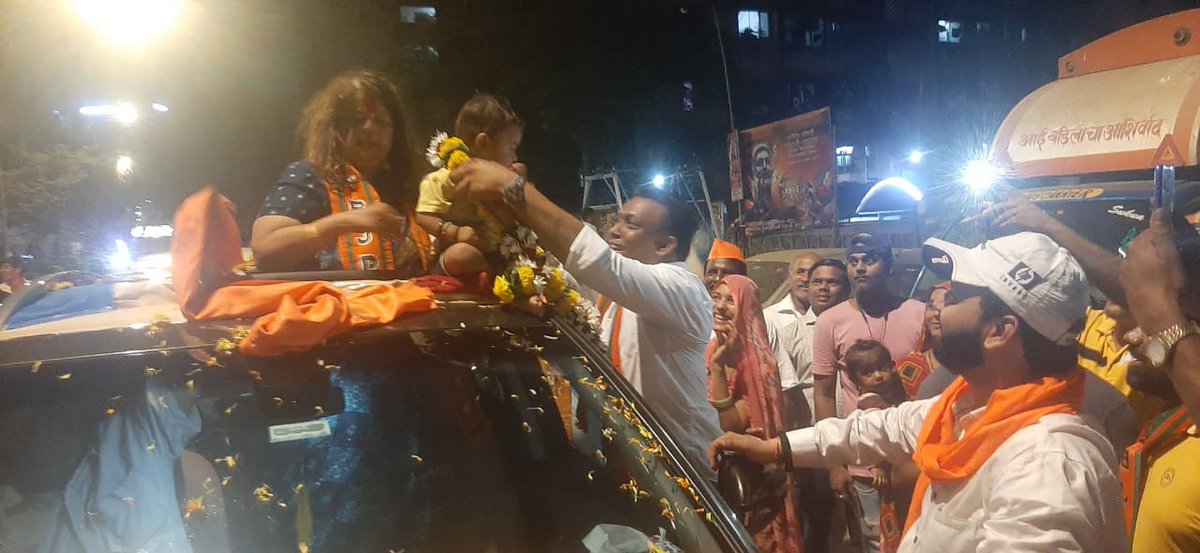 राम मंदिर सिग्नल, गोरेगाव (प.)येथून मुंबई उत्तर-पश्चिम लोकसभा मतदारसंघातील महायुतीचे उमेदवार मा.श्री. रविंद्र वायकर यांच्या प्रचारार्थ घटक पक्षातील सर्व नेते,पदाधिकारी व कार्यकर्ते यांच्यासह आयोजित करण्यात आलेल्या प्रचार रॅली मध्ये सहभाग घेतला.
विशेष उपस्थिति विद्या ठाकुर जी