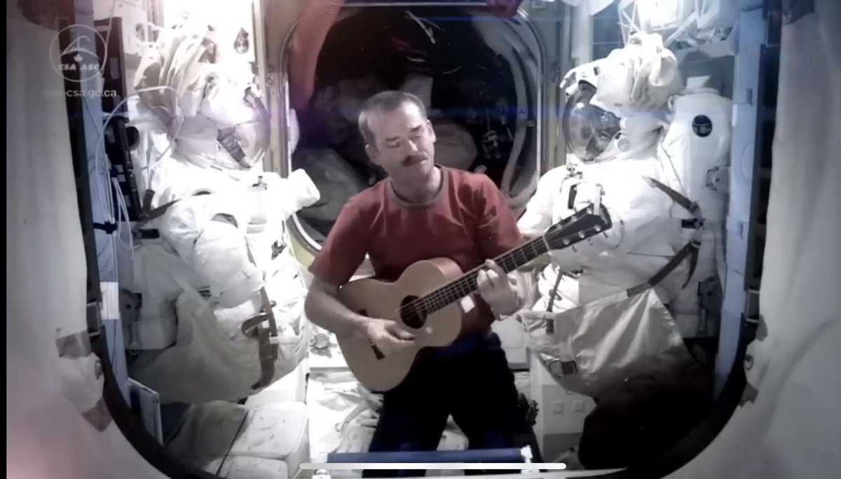 Weird_n_Gilly's tweet image. The alternative version of Space Oddity… the one where ‘Major Tom’ returns to Earth 🌎⚡️✨ #ISS #11YearsAgo #ChrisHadfield
