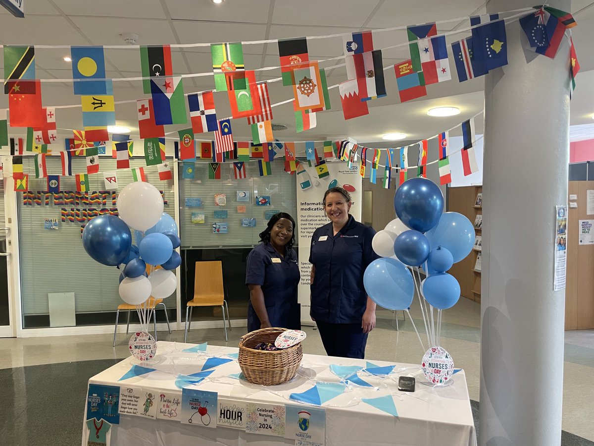 What a lovely welcome into #BarnetHospital this morning from ⁦<a href="/bevthomas66/">Bev Thomas</a>⁩ and ⁦<a href="/kirwilliam/">Karen Kirwilliam</a>⁩ as part of celebration for International Nurses day.  The biggest thank you to all our fabulous nurses and midwives at Barnet, Chase Farm and Royal Free hospitals #proudnurse
