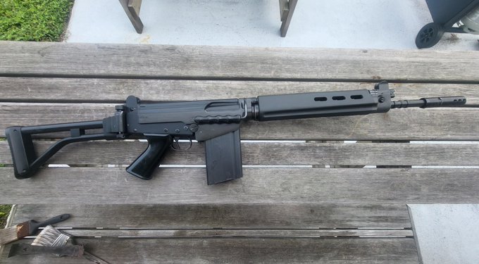 好きな鉄砲発表ドラゴンが
好きな鉄砲を発表します
FAL para 
IA2
SA58 
ペルーが作った近代化FAL
正式名称がわからない鉄砲も 好き好き大好き 