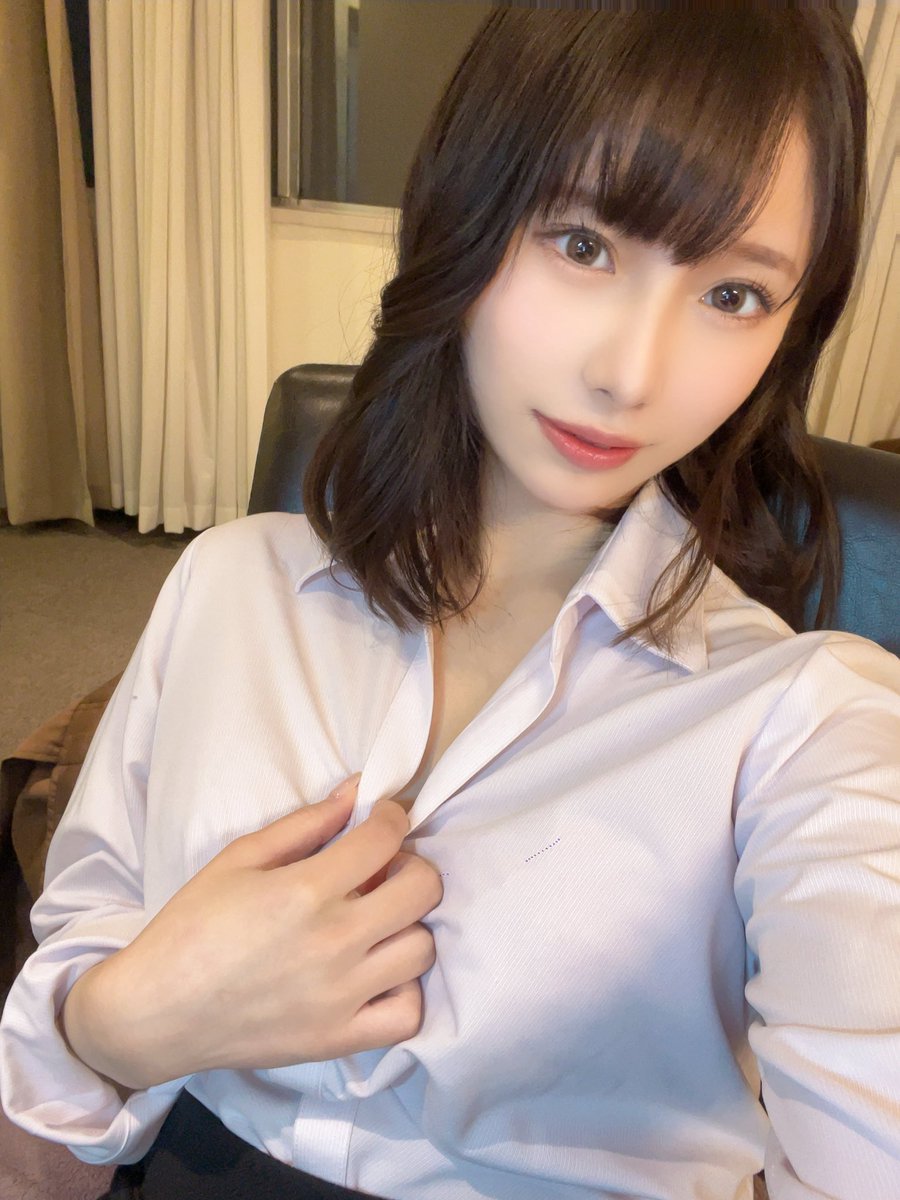 パソコンほぼ使ったことなくて出来ないんです😭お礼になんでもするから、仕事のできる先輩...教えてくれないかなぁ💭💕