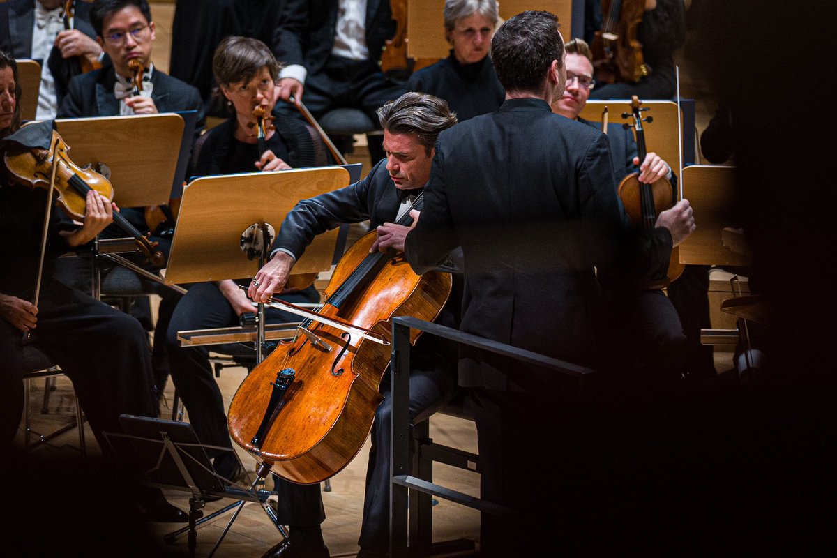 Merci @DDPhilharmonie pour le 3e concert de ma résidence avec mon ami @LionelBringuier et le concerto que @LeraAuerbach a écrit pour moi sur « le journal d’un fou » de N.Gogo À bientôt le 22 Juin pour le triple concerto de Beethoven ! Thank you @DDPhilharmonie for this 3rd…