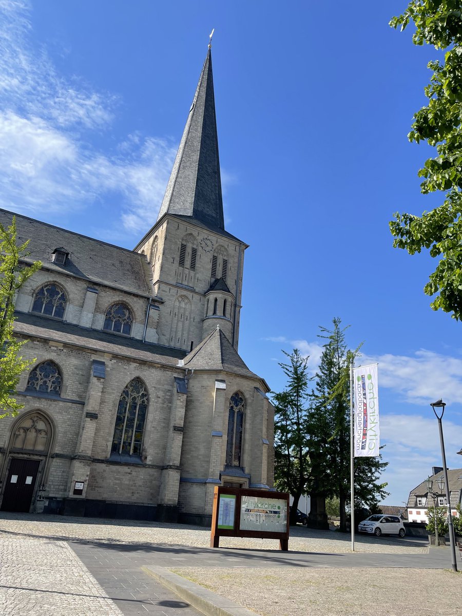 Bild zeigt die Citykirche in Mönchengladbach - Gleich ist ein Pressegespräch der KAB über unsere Verteilaktion „75 Jahre #Grundgesetz“ #Demokratie