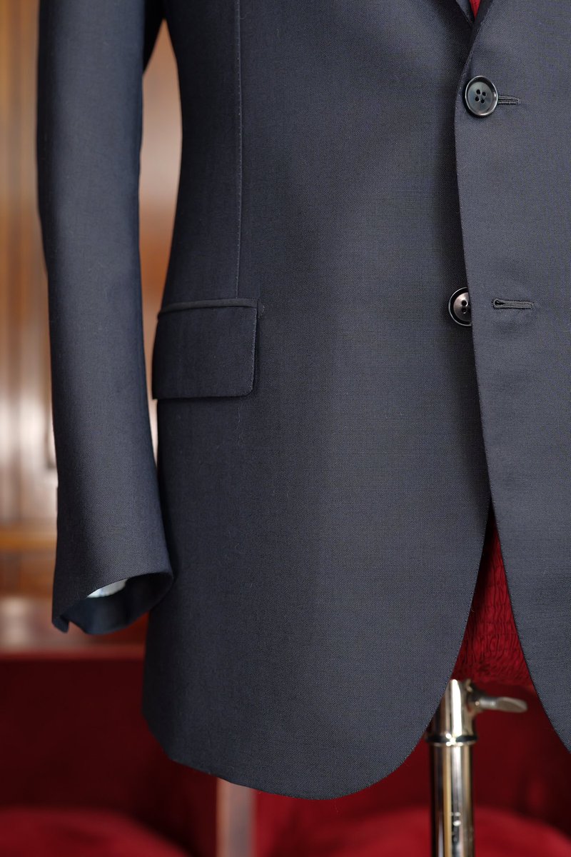 Suit by PECORAGINZA <Tailor Hideaki Sato>
⁡
Fabric :  FINTEX   Wool70% & Mohair30%

 <FULLY HANDMADE>

#pecoraginza #hideakisato #suits #suit #suitstyle #fintex #fintexoflondon #woolmohair #sartoria #sartorial #tailor #fattoamano #fullyhandmade #ペコラ銀座
