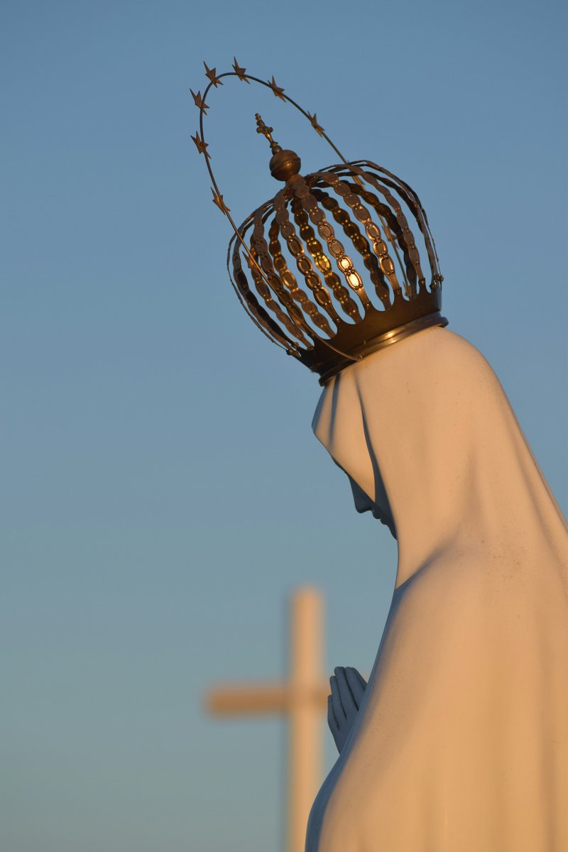 infoANS_IT's tweet photo. Il titolo con il quale il 13 maggio la Chiesa celebra Maria è legato alle apparizioni di #Fatima, in Portogallo, nel 1917. “Non abbiate paura”. Con queste parole la Vergine Maria si rivolge a tre #pastorelli portoghesi il 13 maggio del 1917 https://t.co/jC086QkxsD