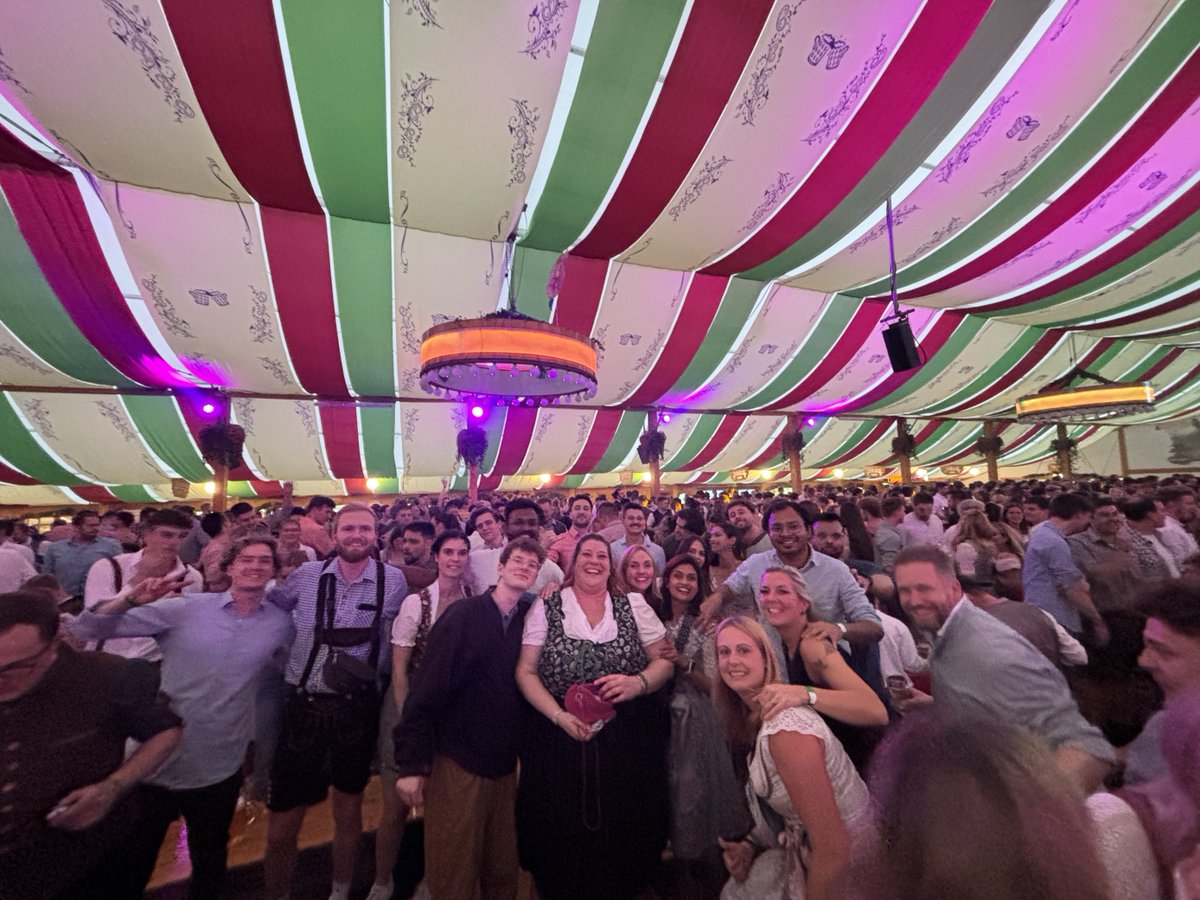 🎉*Lederhosen?* Check! *Dirndl?* Check! Unforgettable memories? Double check!

The whole team of CASABLANCA.AI and CK Holding GmbH descended upon the Wasen #Frühlingsfest in Stuttgart, and what a night it was! 🕺

#TeamOuting #SpringFest #Wasen #CasablancaAI