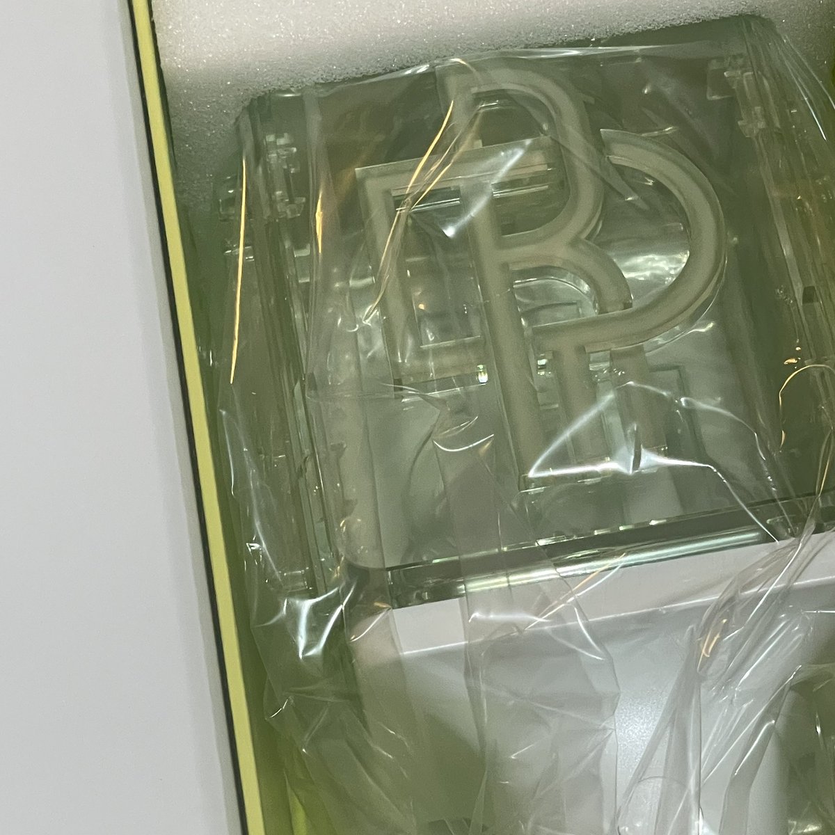 📦❣️
thank you so much kakk dee <a href="/wonyangshuaroll/">Dee 🩷💚</a> for bringing this baby home to me! can't wait to see it shine in another 5 days~