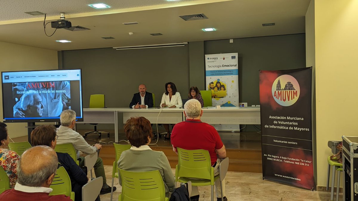 FIntegraDigital's tweet photo. ¡Presentación oficial de AMUVIM! 😃🙌🏻

Ya estamos en el Centro Cívico "Francisco Méndez" de Lorca con la presentación de @amuvim 👏🏻 y han comenzado ya también los dos talleres:

📲Uso del teléfono y WhatsApp
📲Uso del Portal del Paciente

Muchas gracias a todos los asistentes😊 https://t.co/qZcQgzcOcO