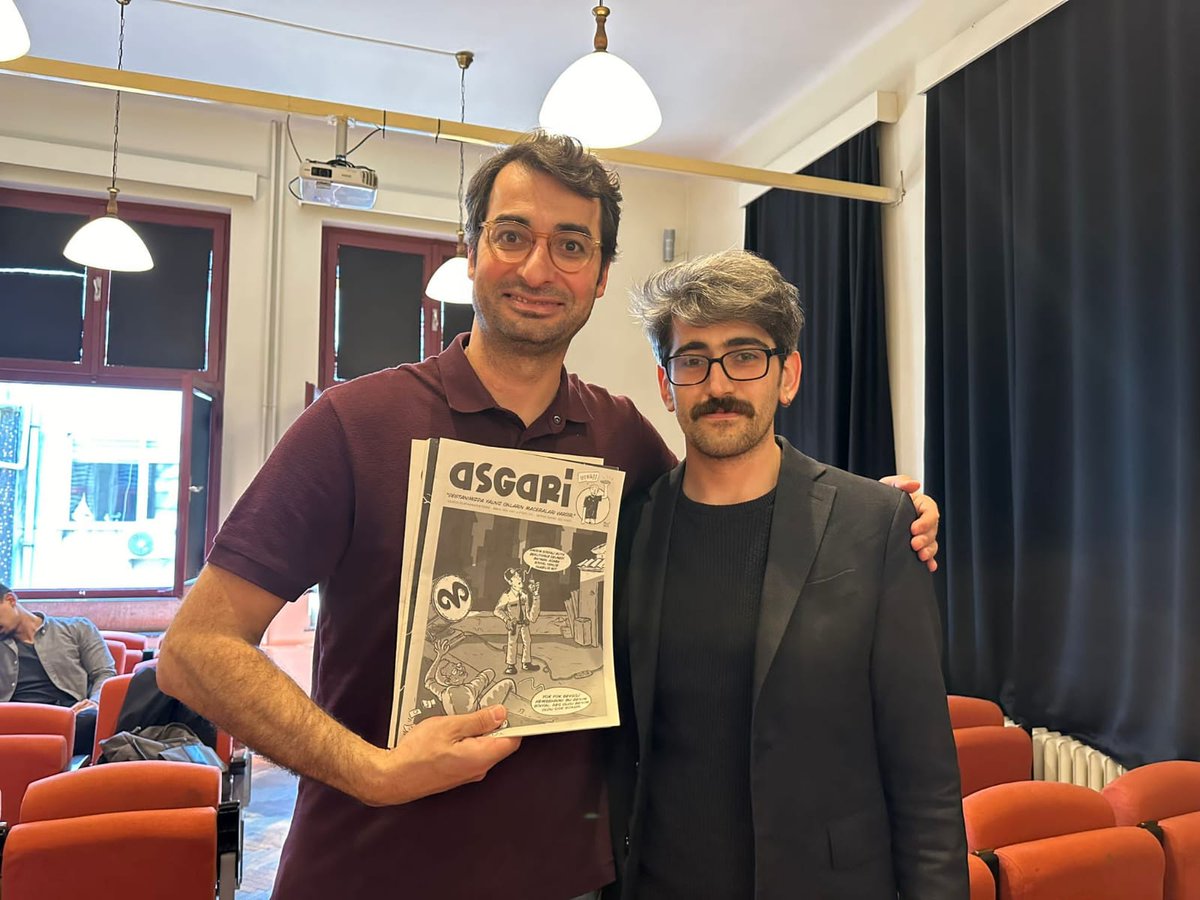 asgaridergi's tweet photo. "Düşünceyi ifade özgürlüğü ve AKP Türkiyesi'nde gazetecilik" etkinliğinde @baristerkoglu ile buluştuk. 
Dava da, karar da hükümsüzdür. Kararlıyız, biraradayız. 
#aşağısıkurtarmaz https://t.co/5LZAZYGjKY