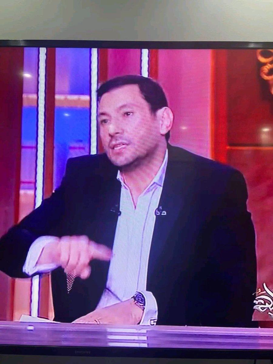 إسلام البحيري مع عمرو أديب: المعراج لم يحدث والدليل أن السيدة عائشة قالت: (لم يغادر رسول الله سريري).

ملاحظة: إسلام بيه لا يعرف أن الرسول لم يدخل بعائشة إلا بعد الهجرة.

وكانت حادثة الإسراء والمعراج في مكة قبل الهجرة.

يا جماعة والله أنتم دون المستوى.
انشروا يا جماعة ليعرف