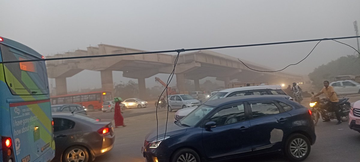 ajayyad12223's tweet image. @NHAI_Official @DelhiJalBoard @CPCB_OFFICIA @nitin_gadkari this a photo of jai viharDichao kalan Najafgarh picUER-2 Flyover constructionongoing last 1 year and recently DJB dig ahole for sewerline  lot of dust and pollution but no one take step for reduce pollution or water spray