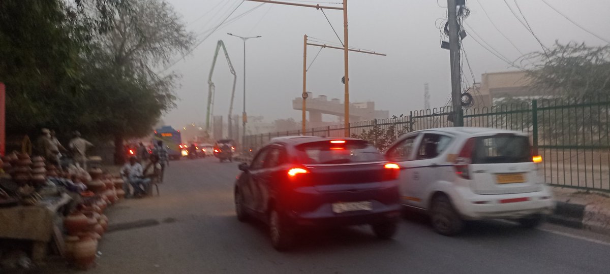 ajayyad12223's tweet image. @NHAI_Official @DelhiJalBoard @CPCB_OFFICIA @nitin_gadkari this a photo of jai viharDichao kalan Najafgarh picUER-2 Flyover constructionongoing last 1 year and recently DJB dig ahole for sewerline  lot of dust and pollution but no one take step for reduce pollution or water spray