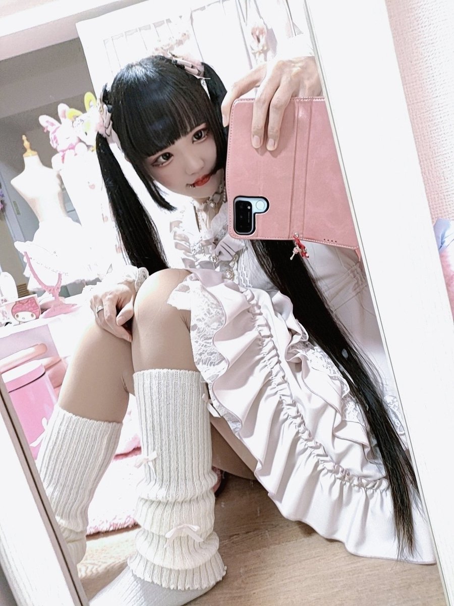 yushiibuki's tweet photo. 🎀つきのルーズ可愛いよ(⁠◕⁠ᴥ⁠◕⁠)今日はYOSUKEの厚底履く❣

LIZ LISAの姫ワンピ可愛いんだけど丈がほぼパンツすぎてたまにしか着てない😇

雨だけどお店で待ってるよ〜
忙しくても来てね！！ https://t.co/b46vTvuxd9