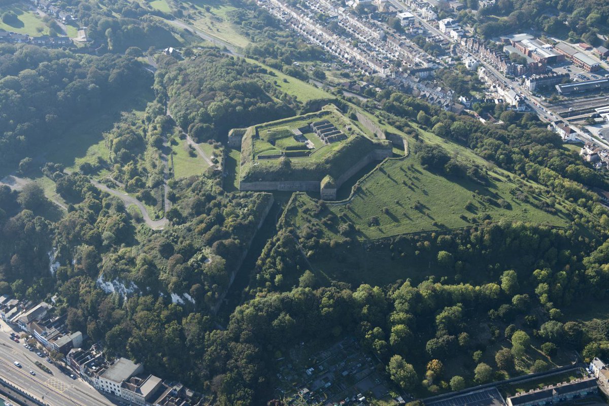 The Western Heights in Dover, overlooking the Kent coast, is one of the most important and impressive fortifications in Britain. ⚔️ We've given £149,000 to @DoverDC to help conserve and regenerate this vast, extraordinary site over the next 3 years. ➡️ bit.ly/DoverWesternHe…