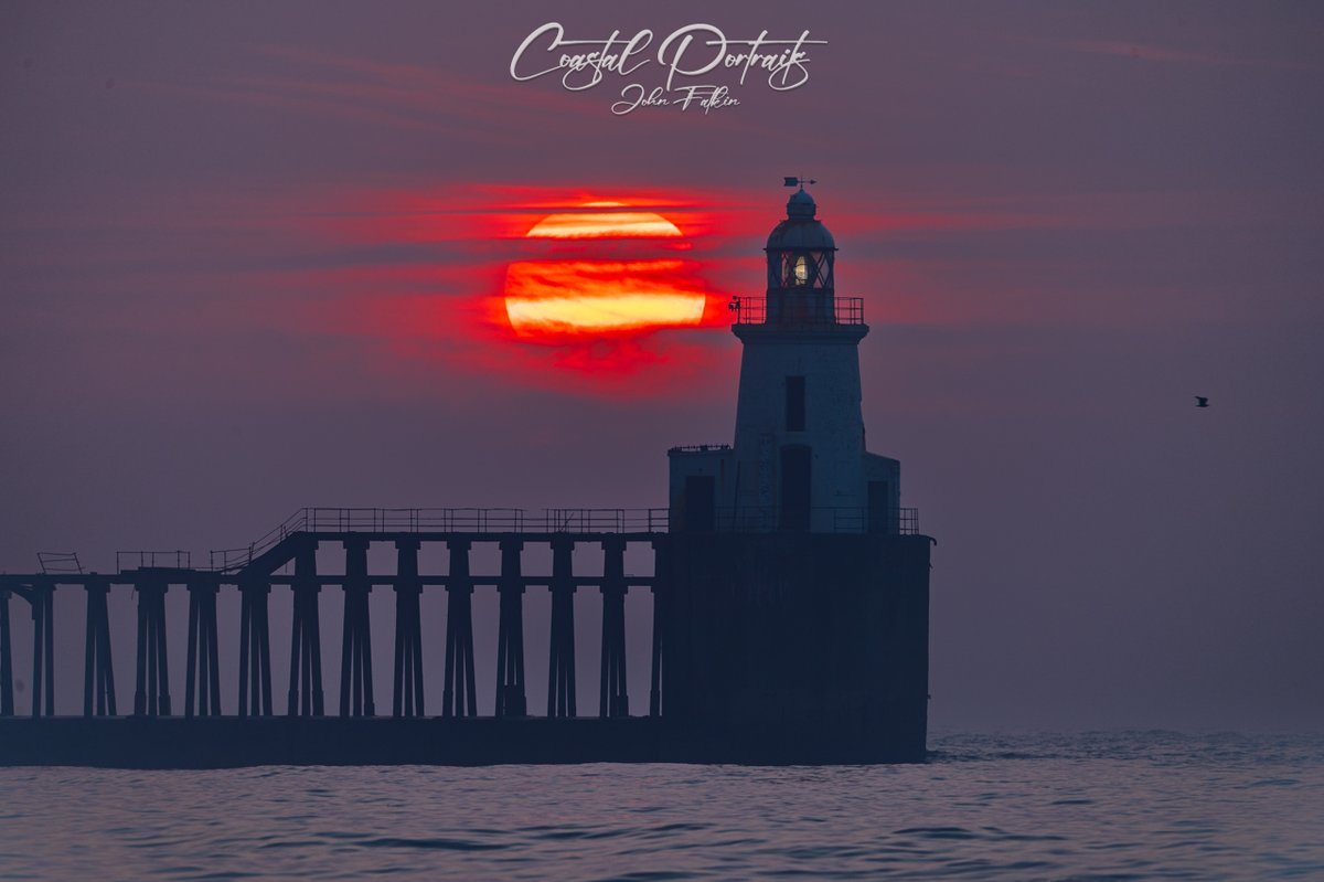 Stunning red sun just after sunrise behind Blyth Lighthouse in Northumberland #StormHour #Weather #Sunrise #photography
