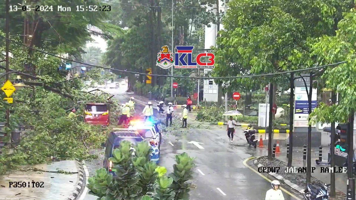 1. Another tree has fallen in Kuala Lumpur amid heavy rain, forcing Jalan Pinang to be temporarily closed today (May 13).

According to images from a Kuala Lumpur Command and Control Centre traffic camera, the tree, located near Menara Prestige, is blocking all lanes on the road.