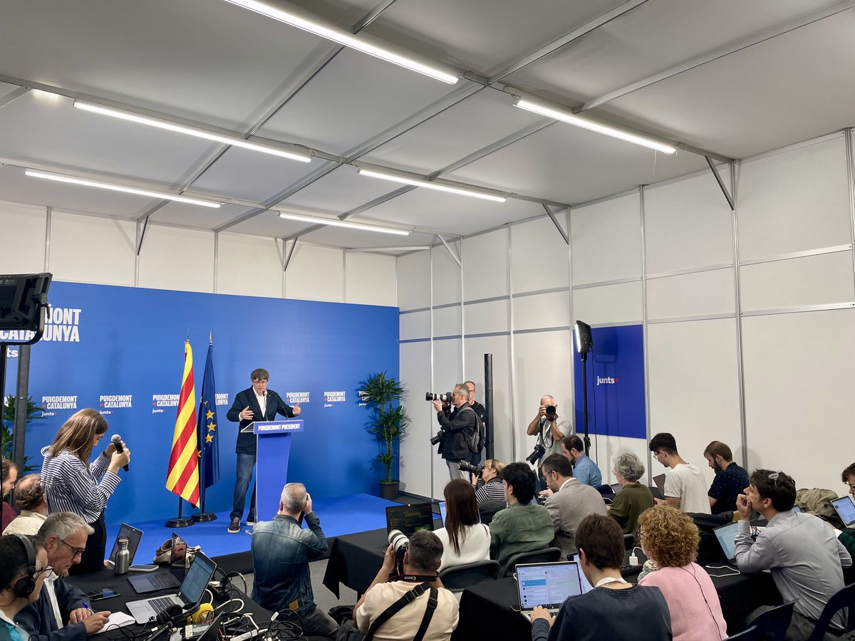El president @KRLS Puigdemont anuncia que es presenta a la investidura per formar govern