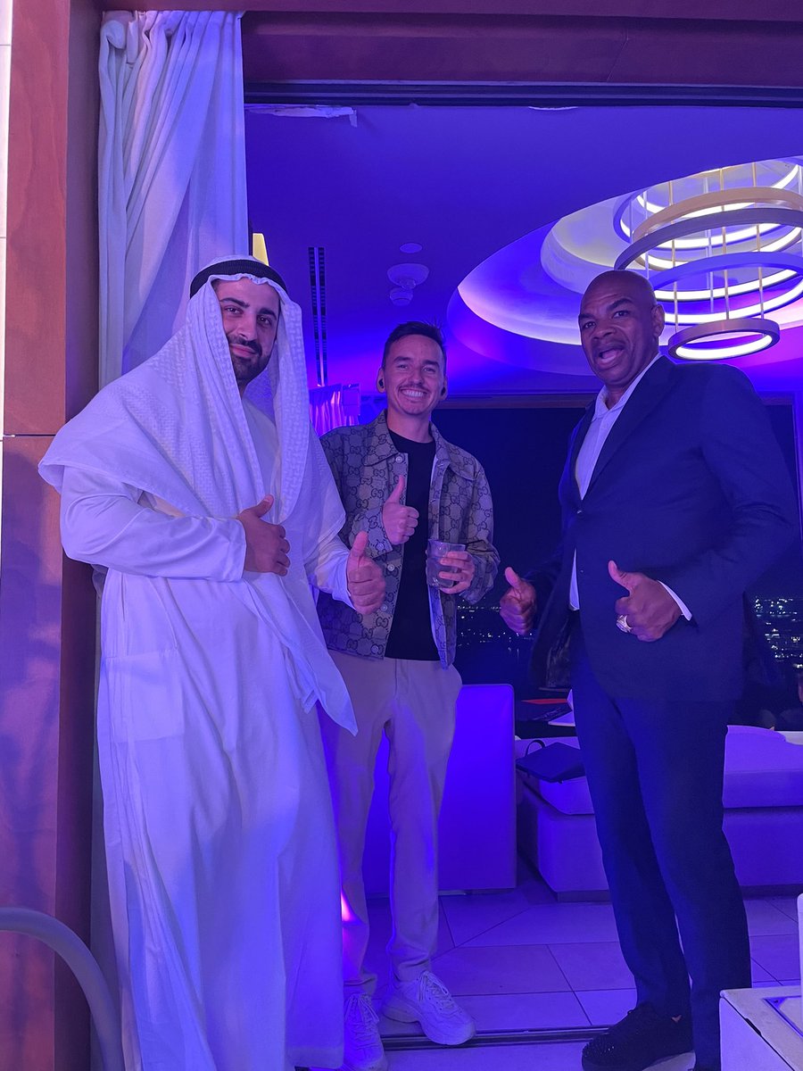 Dubai benim için fazlaca eğlenceli ve verimli geçti, özellikle bağlantıları güçlendirmek adına. Bu arada kriptonun bilinen yüzleri @TheMoonCarl ve @Davincij15 ile birlikte:))