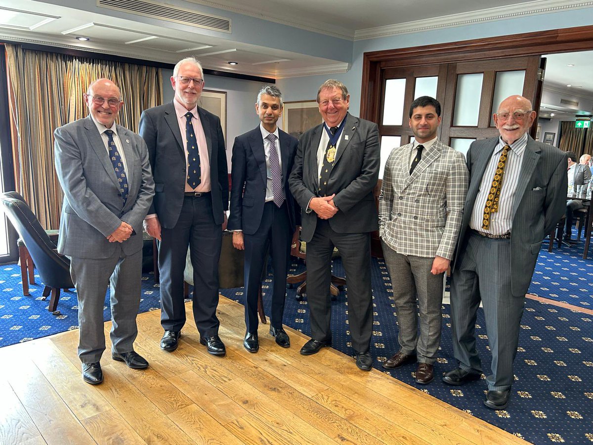 And an excellent club representation at the recent <a href="/cityliveryclub/">@CityLiveryClub</a> fish and chips lunch! Another hugely enjoyable occasion!
