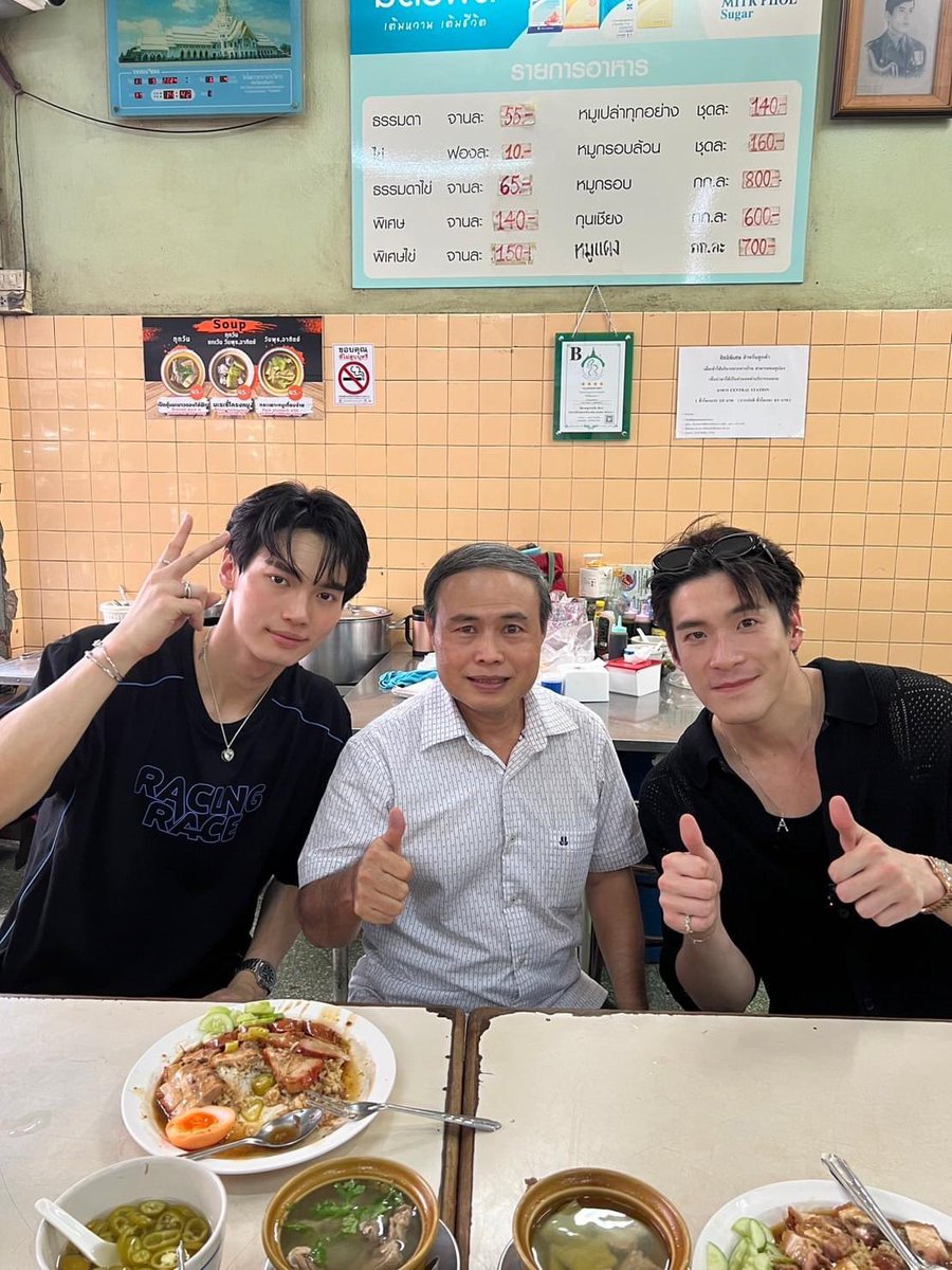 __opywpy__'s tweet photo. 😋😋
cr. ข้าวหมูแดงสีมรกต

#winmetawin https://t.co/xjt9gWSKjR