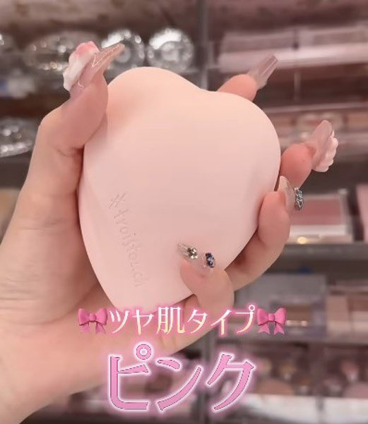 ma0226411's tweet photo. 肌汚いのにコンシーラー馴染まない薄肌女だけど
トワタッチのピンクだけは「生まれつき肌綺麗な人」になる。薄付きなのに毛穴の黒ずみとか赤み完璧に消えてバニラコ超え。これ使った日は「ファンデ何？」じゃなく「肌ケア何してる？って聞かれる🥺崩れ方も"溶けて肌と同化する系"で汚肌薄肌には神だよ https://t.co/M1b6RCe1rM