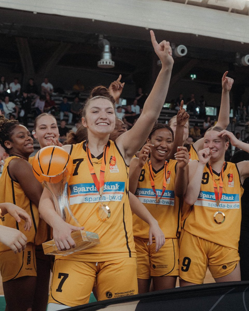 Black & Yellow, you know what it is 🖤💛
•••••
🏀⚫️🔴🟡🔥
#KoerbeFuerD
#WNBL
#TOP4