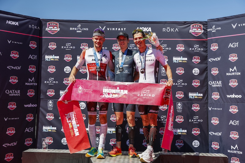 IRONMAN 70.3 MALLORCA 

Première étape de l'Ironman Pro Series en Europe ce week-end.
1. Nicolas Mann ALL - 3h49:19
2 Jan Stratmann ALL - 3h49:27
3 Gregory Barnaby ITA - 3h49:42).
Chez les filles, Emma Pallant (GBR) #1 devant Laura Philipp (ALL) pour seulement 15 secondes !