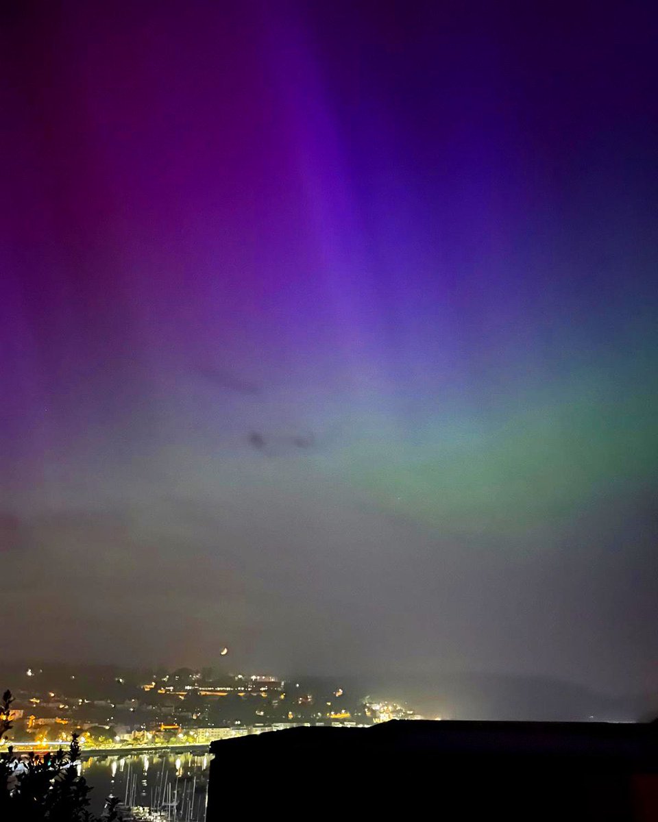 This weekend, our beautiful coastline was blessed with a display from the #AuroraBorealis! 💚💫🩷

Captured on 11th May 2024 overlooking our railway line from Kingswear looking to Dartmouth. 

#dartmouthsteamrailway #dartmouthriverboats #riverdart