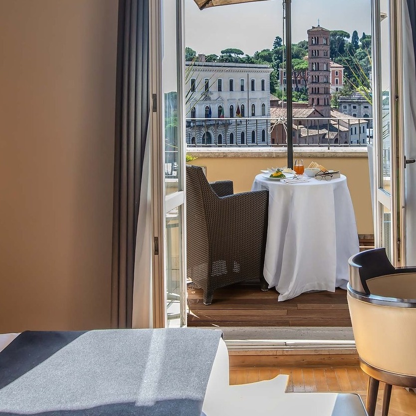 Under the Roman sun: savoring a light lunch on your private terrace, where every moment feels like a taste of la dolce vita. 😍

#47boutiquehotel #rome