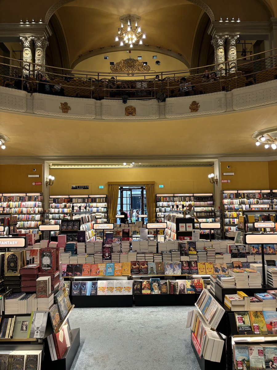 Sono arrivata in Paradiso e non voglio andarmene!😩🤩 Giunti Odeon Libreria e Cinema #Firenze #13maggio