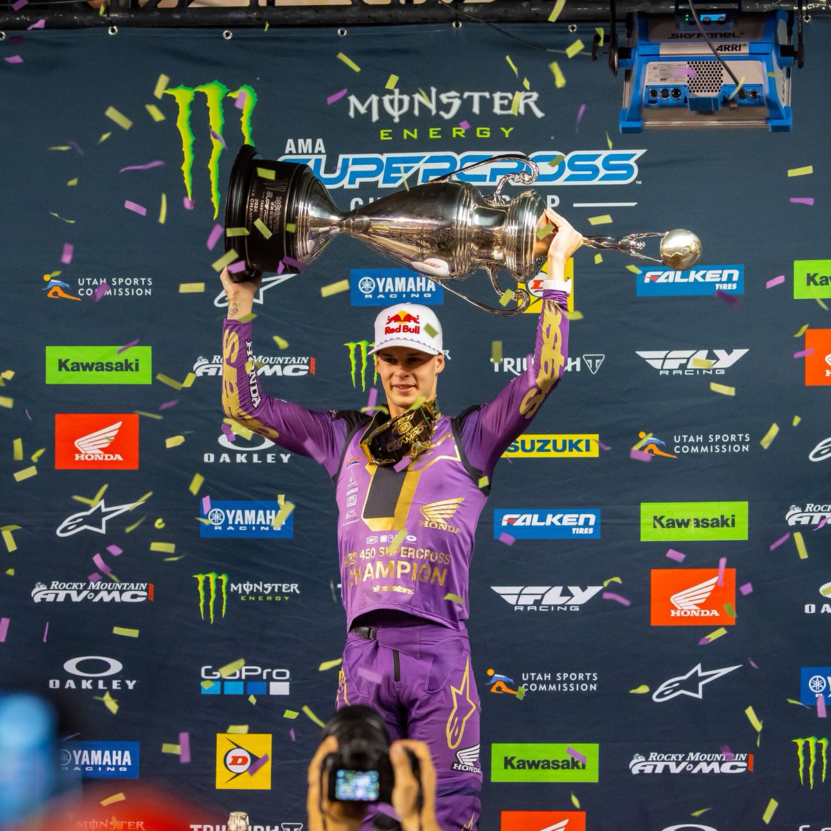 Purple reign. 👑 The rookie. The CHAMPION 🏆 #Honda #SupercrossLIVE #JettLawrence