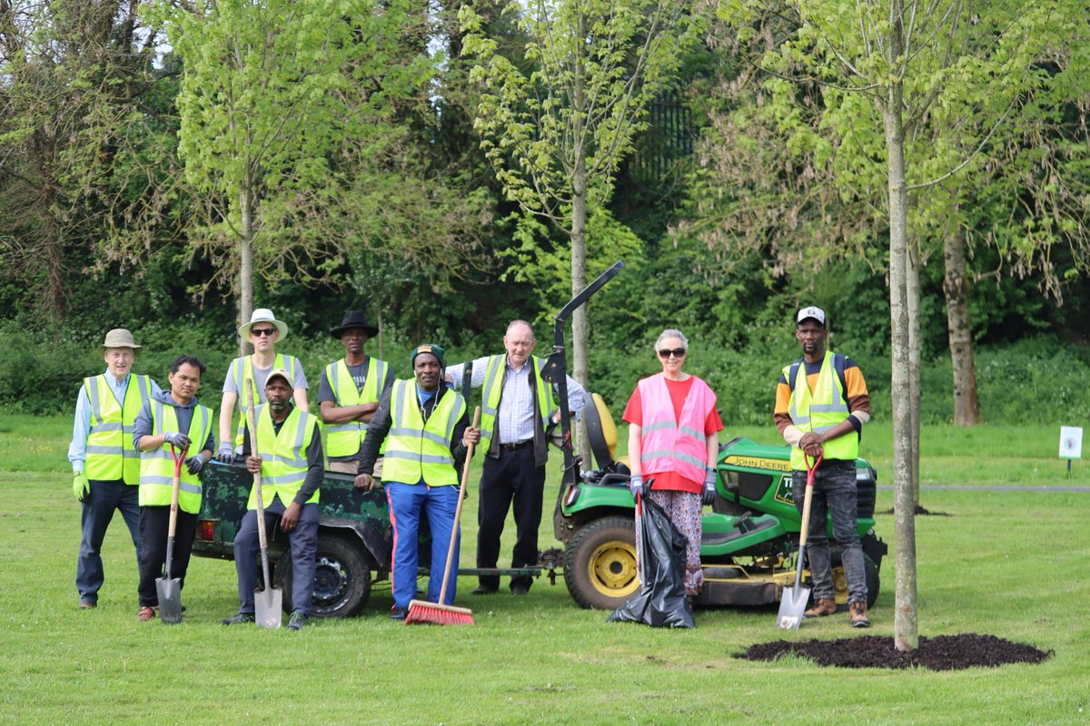 Some final tree maintenance in the #LiffeyLinearPark last Saturday. Thanks to all who took part in this exercise. A comphrehensive #Litter pick was also carried out & all bins serviced. What a lovely morning it was!