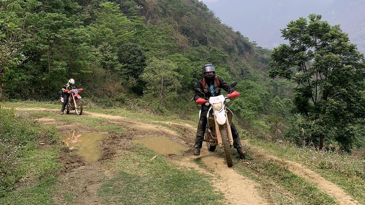 You are invited to explore this quiet track, and let them take you to new horizons! 🌏

⏰ offroadvietnam.com

#vietnam #xuhuong2024 #trending2024 #motorbike #motorcycle #tour #rental #honda #XR150L #CRF250L #CRF300L #dualenduro #motocross #offroadvietnam #vietnamoffroad