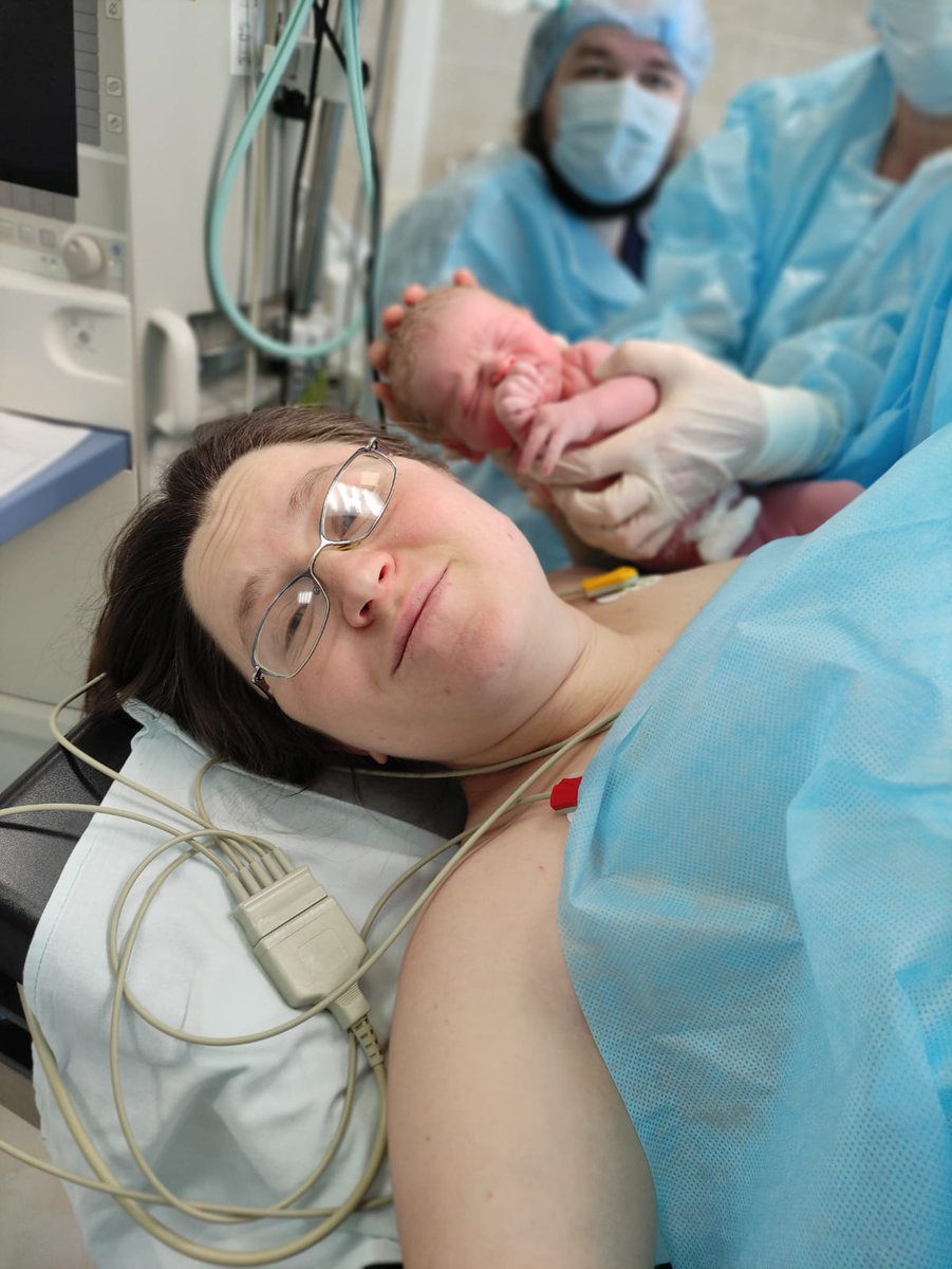 На моем первом фото с сыном видно насколько я в ахуе